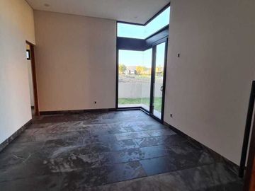 Venta de Casa en Querétaro, dentro del Club de Golf Campanario, 5 recámaras