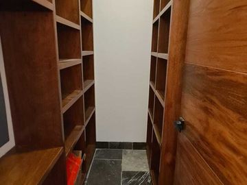 Venta de Casa en Querétaro, dentro del Club de Golf Campanario, 5 recámaras