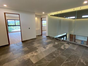 Venta de Casa en Querétaro, dentro del Club de Golf Campanario, 5 recámaras