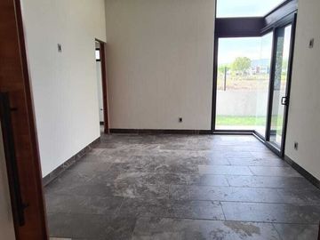 Venta de Casa en Querétaro, dentro del Club de Golf Campanario, 5 recámaras