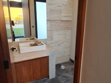 Venta de Casa en Querétaro, dentro del Club de Golf Campanario, 5 recámaras