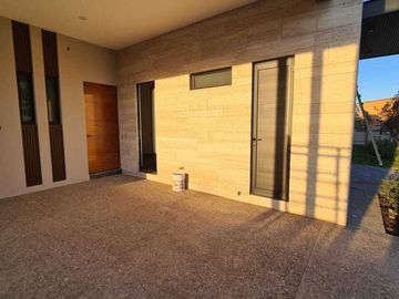 Venta de Casa en Querétaro, dentro del Club de Golf Campanario, 5 recámaras