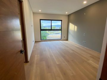 Venta de Casa en Querétaro, dentro del Club de Golf Campanario, 5 recámaras