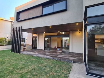 Venta de Casa en Querétaro, dentro del Club de Golf Campanario, 5 recámaras