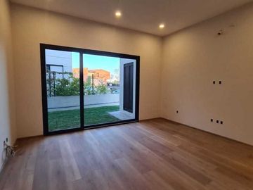 Venta de Casa en Querétaro, dentro del Club de Golf Campanario, 5 recámaras