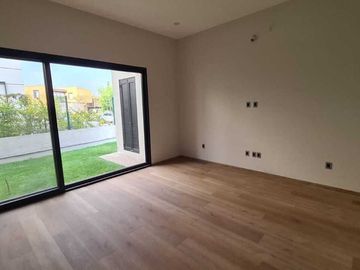 Venta de Casa en Querétaro, dentro del Club de Golf Campanario, 5 recámaras