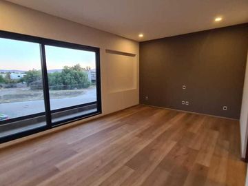 Venta de Casa en Querétaro, dentro del Club de Golf Campanario, 5 recámaras