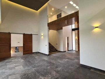 Venta de Casa en Querétaro, dentro del Club de Golf Campanario, 5 recámaras