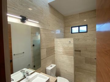 Venta de Casa en Querétaro, dentro del Club de Golf Campanario, 5 recámaras