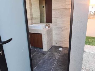 Venta de Casa en Querétaro, dentro del Club de Golf Campanario, 5 recámaras