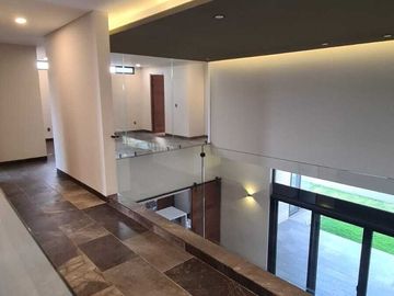 Venta de Casa en Querétaro, dentro del Club de Golf Campanario, 5 recámaras