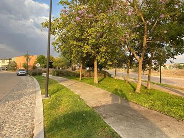 Venta de Casa en Querétaro, dentro del Club de Golf Campanario, 5 recámaras