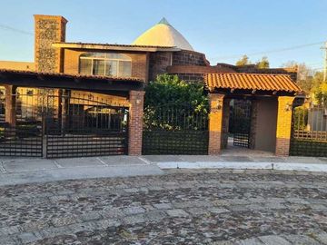 Espectacular Residencia una planta con 4 recámaras y enorme jardín en Vista Real