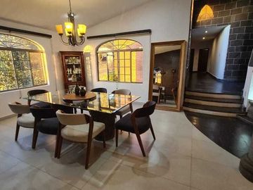 Espectacular Residencia una planta con 4 recámaras y enorme jardín en Vista Real