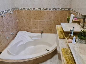 Espectacular Residencia una planta con 4 recámaras y enorme jardín en Vista Real