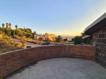 Espectacular Residencia una planta con 4 recámaras y enorme jardín en Vista Real