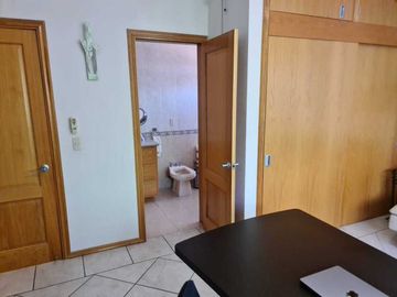 Venta de Casa en Querétaro, Villas del Mesón,  4 recámaras, 450 m2 de jardín.