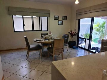Venta de Casa en Querétaro, Villas del Mesón,  4 recámaras, 450 m2 de jardín.