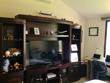Venta de Casa en Querétaro, Villas del Mesón,  4 recámaras, 450 m2 de jardín.