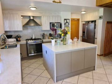 Venta de Casa en Querétaro, Villas del Mesón,  4 recámaras, 450 m2 de jardín.