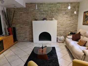 Venta de Casa en Querétaro, Villas del Mesón,  4 recámaras, 450 m2 de jardín.
