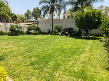 Venta de Casa en Querétaro, Villas del Mesón,  4 recámaras, 450 m2 de jardín.
