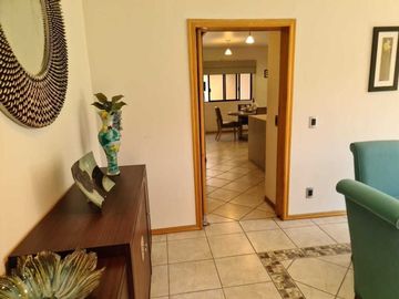 Venta de Casa en Querétaro, Villas del Mesón,  4 recámaras, 450 m2 de jardín.