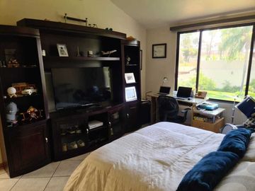 Venta de Casa en Querétaro, Villas del Mesón,  4 recámaras, 450 m2 de jardín.