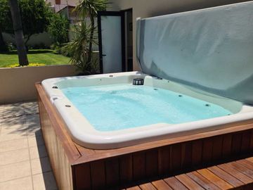 Venta de Casa en Querétaro, Villas del Mesón,  4 recámaras, 450 m2 de jardín.