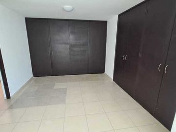 Venta de Casa en Querétaro, Milenio III, amplios espacios y jardín grande