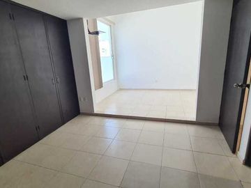 Venta de Casa en Querétaro, Milenio III, amplios espacios y jardín grande
