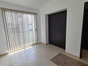Venta de Casa en Querétaro, Milenio III, amplios espacios y jardín grande