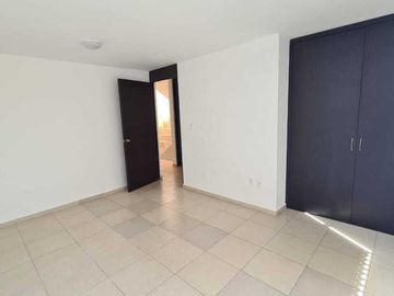 Venta de Casa en Querétaro, Milenio III, amplios espacios y jardín grande