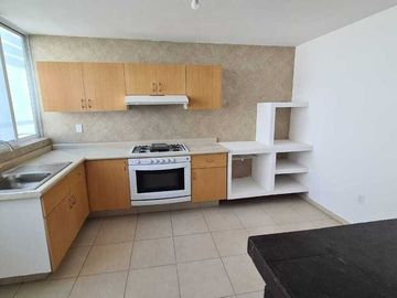 Venta de Casa en Querétaro, Milenio III, amplios espacios y jardín grande