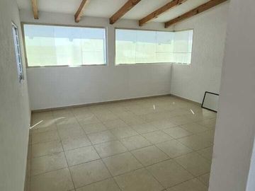 Venta de Casa en Querétaro, Milenio III, amplios espacios y jardín grande