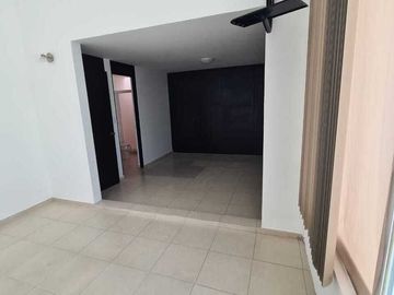 Venta de Casa en Querétaro, Milenio III, amplios espacios y jardín grande
