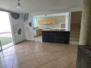 Venta de Casa en Querétaro, Milenio III, amplios espacios y jardín grande
