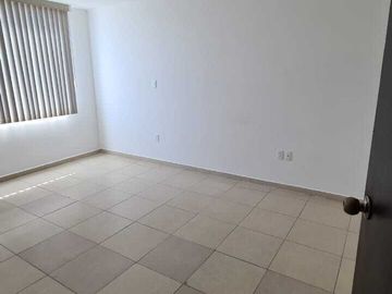 Venta de Casa en Querétaro, Milenio III, amplios espacios y jardín grande