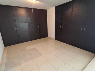 Venta de Casa en Querétaro, Milenio III, amplios espacios y jardín grande