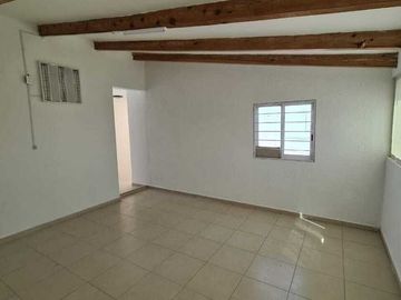 Venta de Casa en Querétaro, Milenio III, amplios espacios y jardín grande