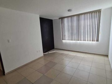 Venta de Casa en Querétaro, Milenio III, amplios espacios y jardín grande