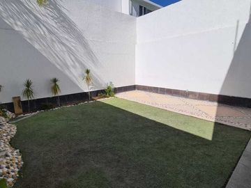 Venta de Casa en Querétaro, Milenio III, amplios espacios y jardín grande