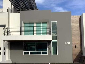 Venta de Casa en Querétaro, Milenio III, en Privada Lucepolis, seguridad 24 hora