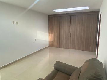 Venta de Casa en Querétaro, Milenio III, en Privada Lucepolis, seguridad 24 hora