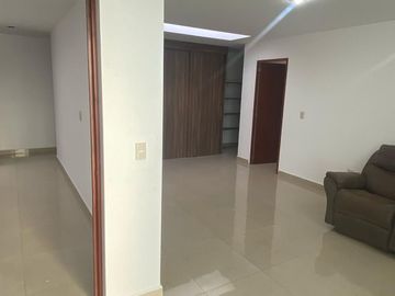 Venta de Casa en Querétaro, Milenio III, en Privada Lucepolis, seguridad 24 hora