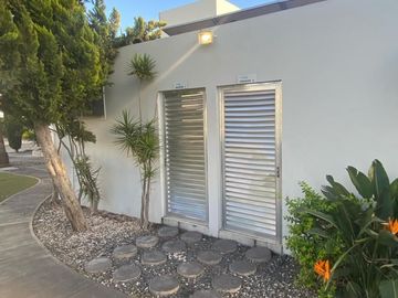Venta de Casa en Querétaro, Milenio III, en Privada Lucepolis, seguridad 24 hora