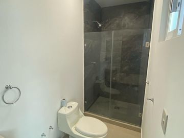 Venta de Casa en Querétaro, Milenio III, en Privada Lucepolis, seguridad 24 hora