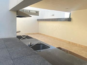 Venta de Casa en Querétaro, Milenio III, en Privada Lucepolis, seguridad 24 hora