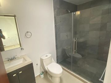 Venta de Casa en Querétaro, Milenio III, en Privada Lucepolis, seguridad 24 hora