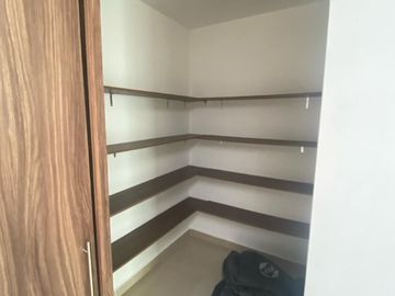 Venta de Casa en Querétaro, Milenio III, en Privada Lucepolis, seguridad 24 hora